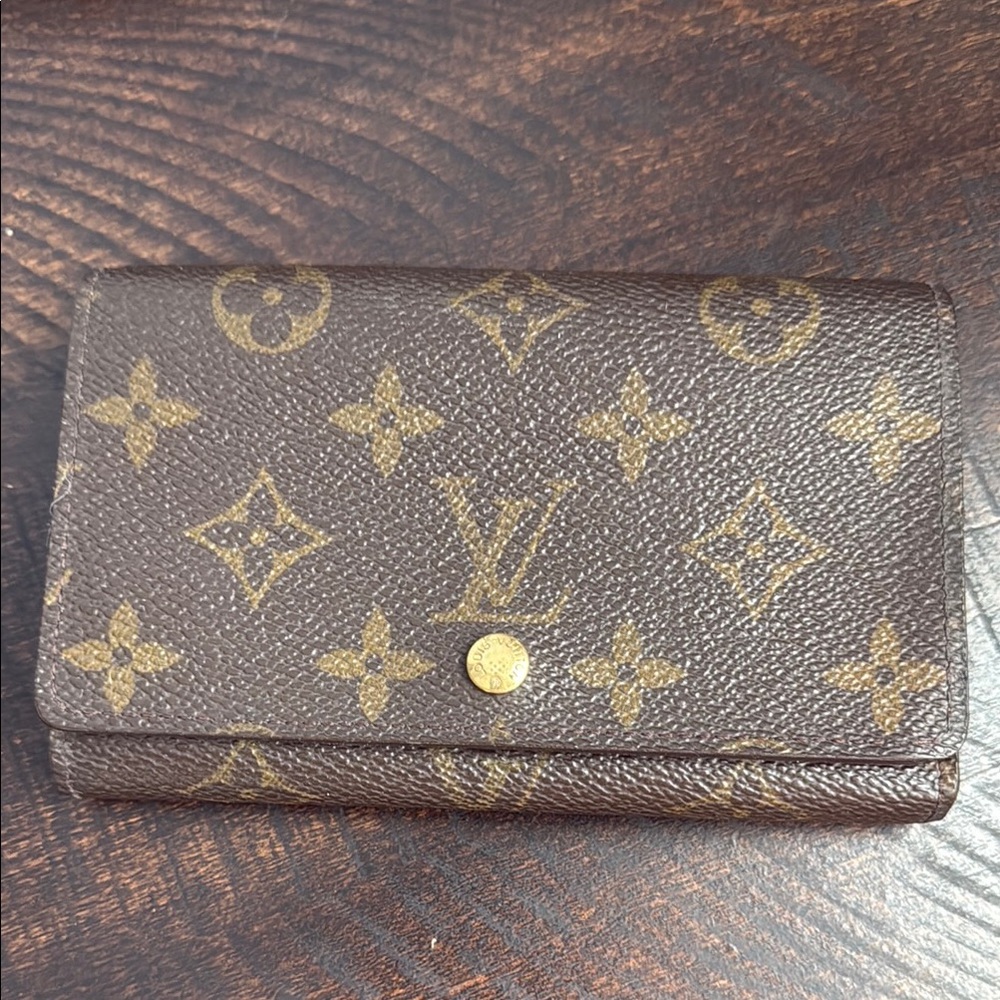 Authentic Louis Vuitton Monogram Porte Monnaie Billets Tresor Bifold Wallet.